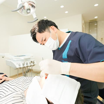 拡大鏡や様々な材料で丁寧な治療